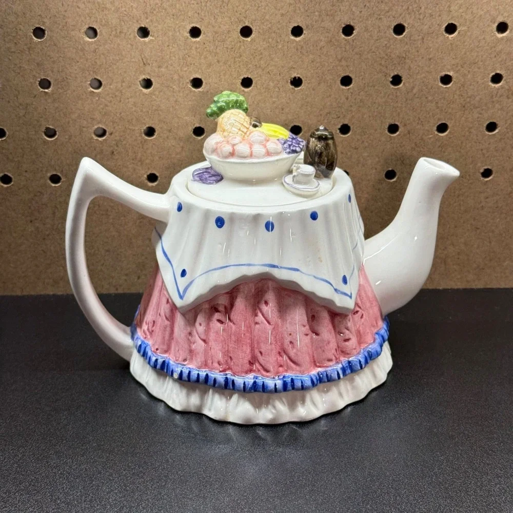 Vintage Cardinal Inc‎ High Tea Ceramic Teapot 1993 Table & Fruit basket design